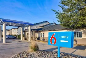 Photograph of Motel 6, Stuart