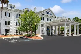 Photograph of Baymont Inn & Suites, Ames