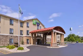 Photograph of Holiday Inn Express, Topeka