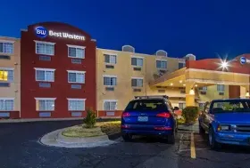 Photograph of Best Western Governors Inn & Suites, Wichita