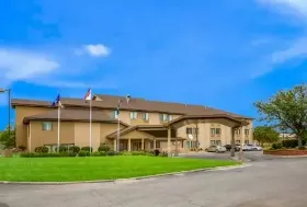 Photograph of Quality Inn, Lawrence