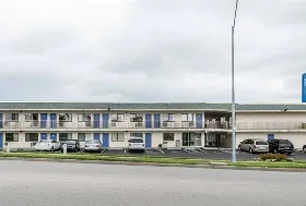 Photograph of Motel 6, Kansas City