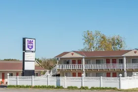 Photograph of Knights Inn Ottawa, Ottawa