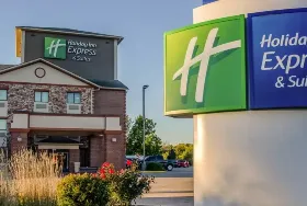 Photograph of Holiday Inn Express & Suites, Olathe