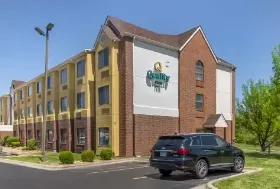 Photograph of Quality Inn, Overland Park