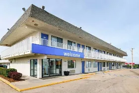 Photograph of Motel 6, Topeka