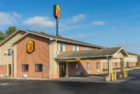 Photograph of Super 8, Munfordville