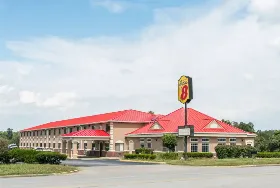 Photograph of Super 8, Elizabethtown