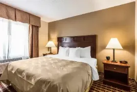 Photograph of Quality Suites Paducah I-24, Paducah