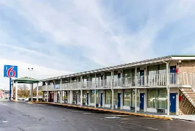 Photograph of Motel 6, Somerset