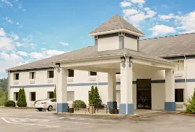 Photograph of Days Inn, West Liberty