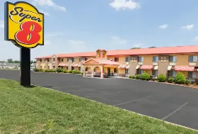 Photograph of Super 8, Bowling Green