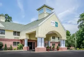 Photograph of Quality Inn, Carrollton