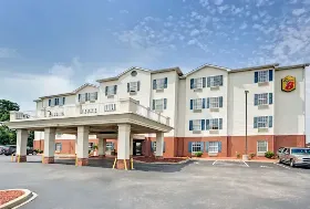 Photograph of Super 8, Louisville