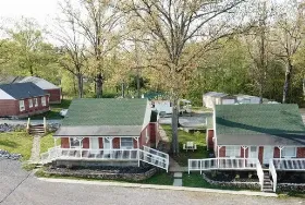 Photograph of Early American Motel, Aurora
