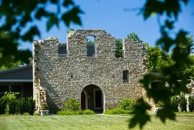 Photograph of The Ruin Bed & Breakfast, Versailles