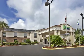 Photograph of Holiday Inn Express, Breaux Bridge
