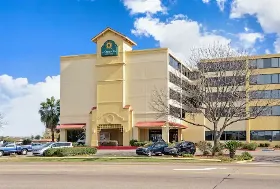 Photograph of La Quinta Inn & Suites, Kenner