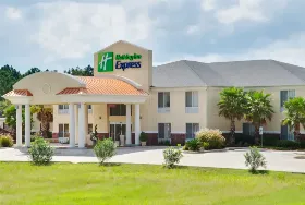 Photograph of Holiday Inn Express, Leesville