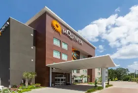 Photograph of La Quinta Inn & Suites, Lafayette