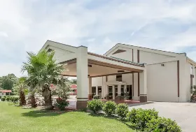 Photograph of Days Inn, Rayne