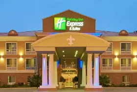 Photograph of Holiday Inn Express & Suites, Alexandria
