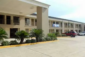 Photograph of Motel 6, Luling