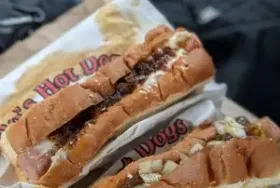 Photograph of Flo's Hot Dogs, Cape Neddick
