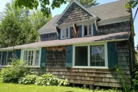 Photograph of Colony House Inn, Madison