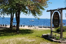 Photograph of Round Table Lodge and Cottages, Sebago