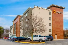 Photograph of La Quinta Inn & Suites, Linthicum