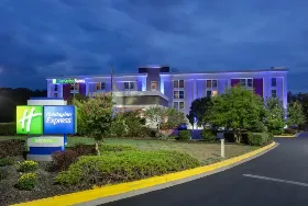 Photograph of Holiday Inn Express, Camp Springs