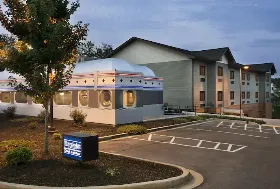 Photograph of Brunswick Travel Lodge By Wyndham, Brunswick