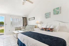 Photograph of Lowes Wharf Marina Inn, Sherwood