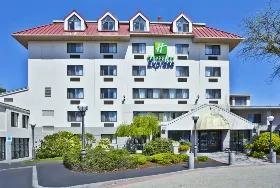 Photograph of Holiday Inn Express, Waltham