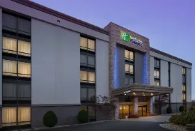 Photograph of Holiday Inn Express, Woburn
