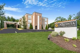 Photograph of La Quinta Inn & Suites, Sturbridge