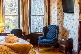 Photograph of Beacon Inn, Brookline
