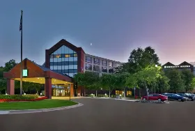 Photograph of Hilton Suites Auburn Hills, Auburn Hills
