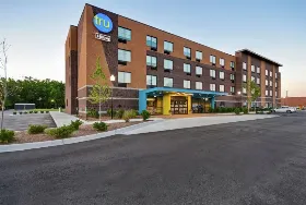 Photograph of Tru By Hilton, Sterling Heights