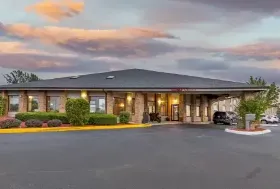 Photograph of Roadway Inn Coopersville,