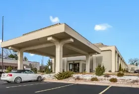 Photograph of Clarion Inn & Suites Airport, Grand Rapids