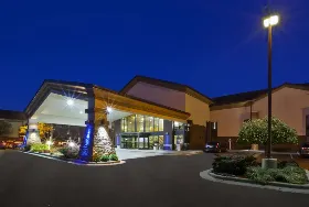 Photograph of Holiday Inn Express, Warren