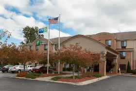 Photograph of Holiday Inn Express, Canton