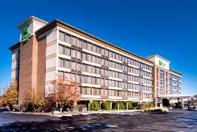 Photograph of Holiday Inn & Suites Warren, Warren