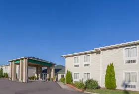 Photograph of Days Inn & Suites By Wyndham Dundee, Dundee