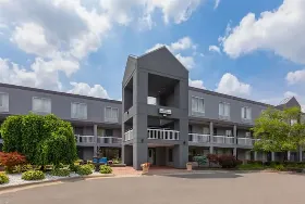 Photograph of Howard Johnson by Wyndham Romulus Detroit Metro Airport, Romulus