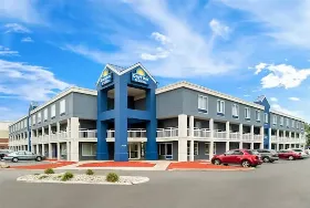Photograph of Days Inn, Warren