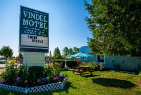 Photograph of Vindel Motel, Mackinaw City