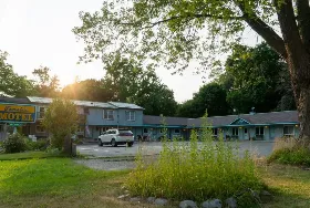 Photograph of Travelers Motel, Onekama